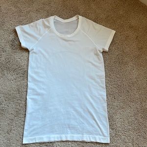 Lululemon Swiftly Tech Short Sleeve shirt